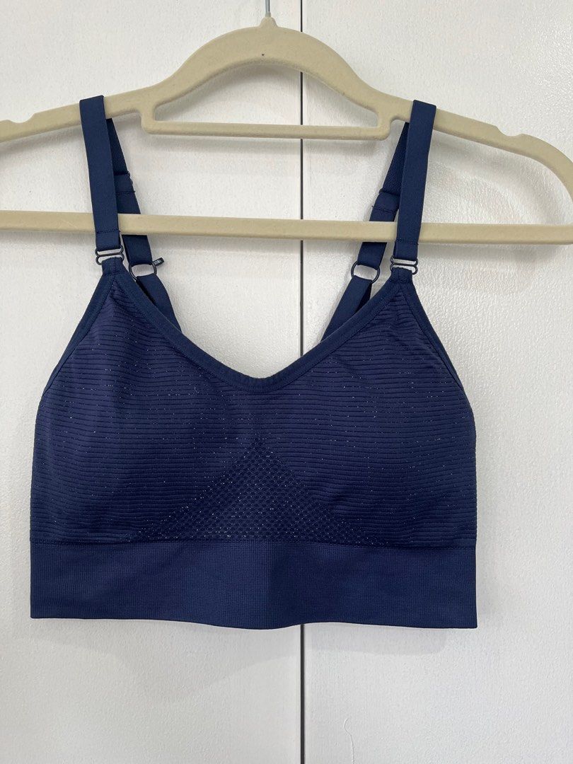 Diadora Sports Bra (Category: Activewear) located in Cebu City. Submitted by stylebyregi (Listing ID 1387690988, Image 1). Description: - Minimal signs of usage - no major flaws or rips - has padding (can be taken out) - store bough & personal use - cut side tags .