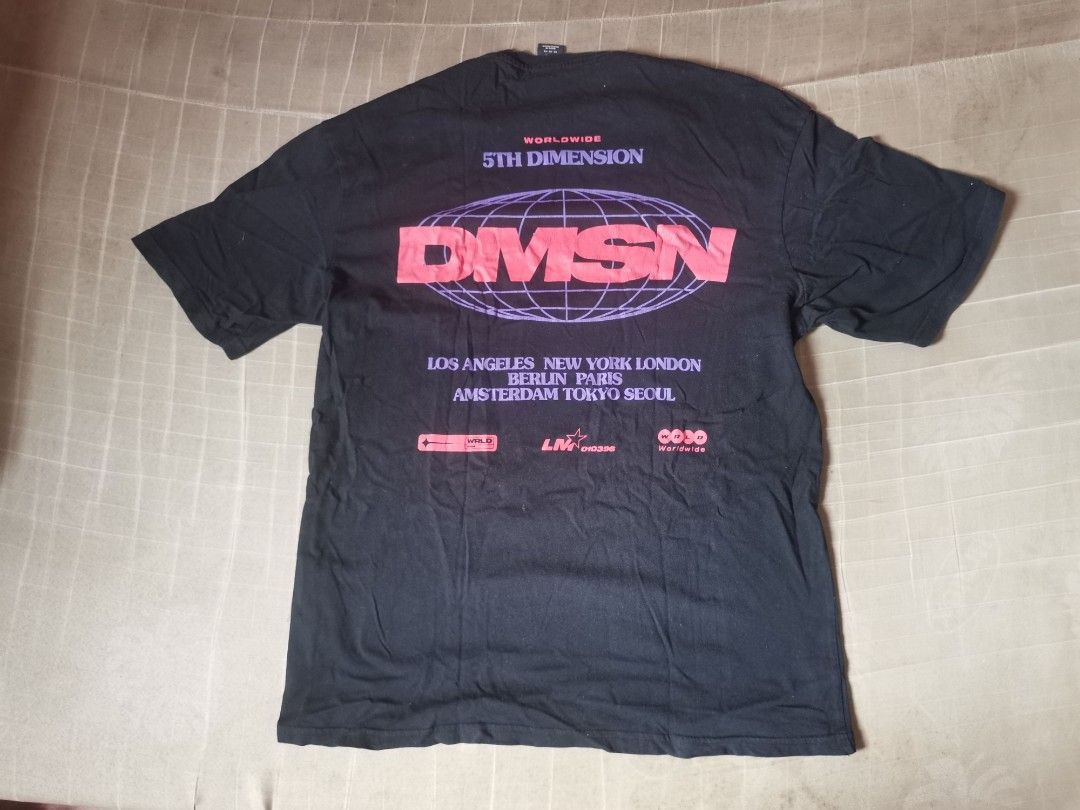 Dimension Black Tee (Category: Tshirts & Polo Shirts ) located in Manila. Submitted by johnpatrickzxc (Listing ID 1387634668, Image 2). Description: Black short-sleeve tee featuring bold “DVSN” world tour–style graphic on the back with city names. Comfortable cotton material, great for casual streetwear..