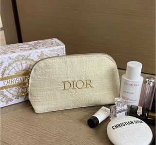 (Category: ) located in . Submitted by urfavluxuryshop (Listing ID 1387607010, Image 1). Description: .