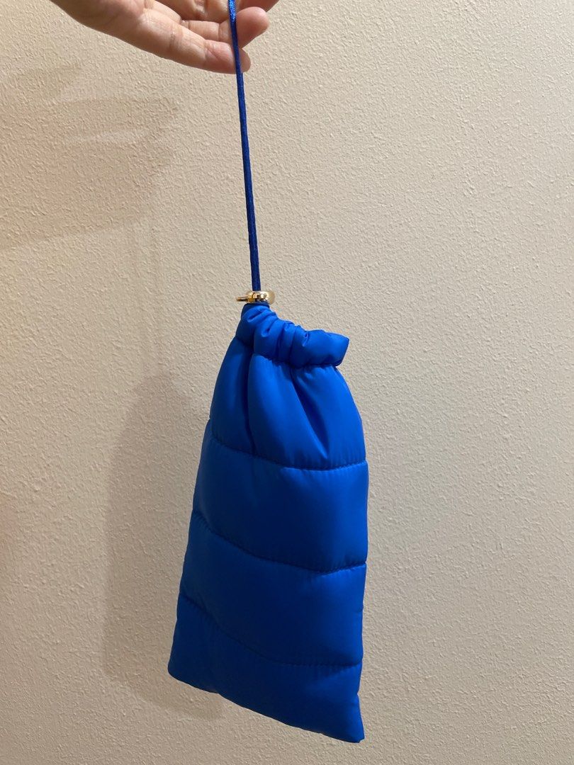 Drawstring Pouch (Category: Everything Else) located in Singapore. Submitted by chicabong (Listing ID 1387574357, Image 2). Description: Brand new puffer drawstring pouch Come in different colours: blue, red, cream, yellow, green Tag: jisulife fan, stationery, sunglasses, glasses, iphone, earpiece, charger, wallet,puffer, pencil case, puffy .