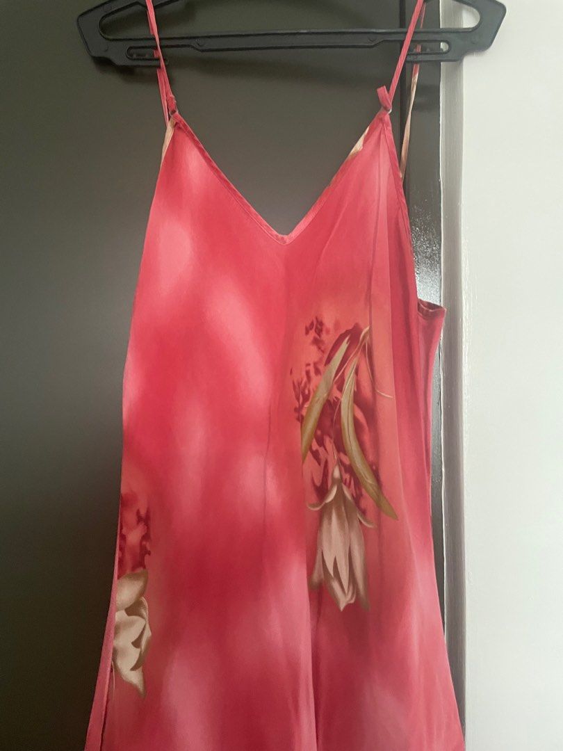 Floral Dress (Category: Dresses) located in Rizal. Submitted by ethriftstudios (Listing ID 1387607448, Image 2). Description: Cute floral dress perfect for the beach Front strap needs sewing Size large a bit stretchy Bust: 15in Waist: 17-18in Length: 42.5.