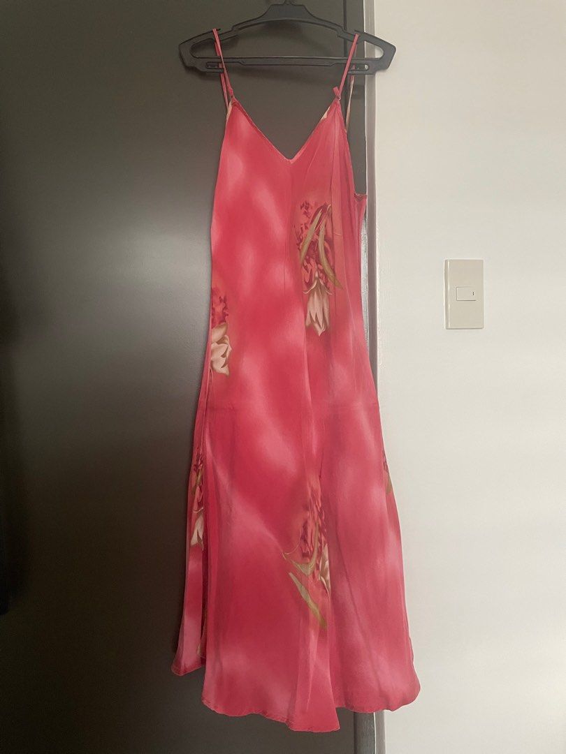 Floral Dress (Category: Dresses) located in Rizal. Submitted by ethriftstudios (Listing ID 1387607448, Image 1). Description: Cute floral dress perfect for the beach Front strap needs sewing Size large a bit stretchy Bust: 15in Waist: 17-18in Length: 42.5.