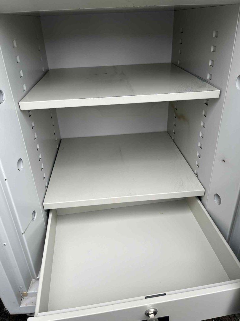 For sale safety vault (Category: Safe) located in Manila. Submitted by santab01016652 (Listing ID 1387612524, Image 2). Description: For sale safety vault fireproof double lock 3ff height.