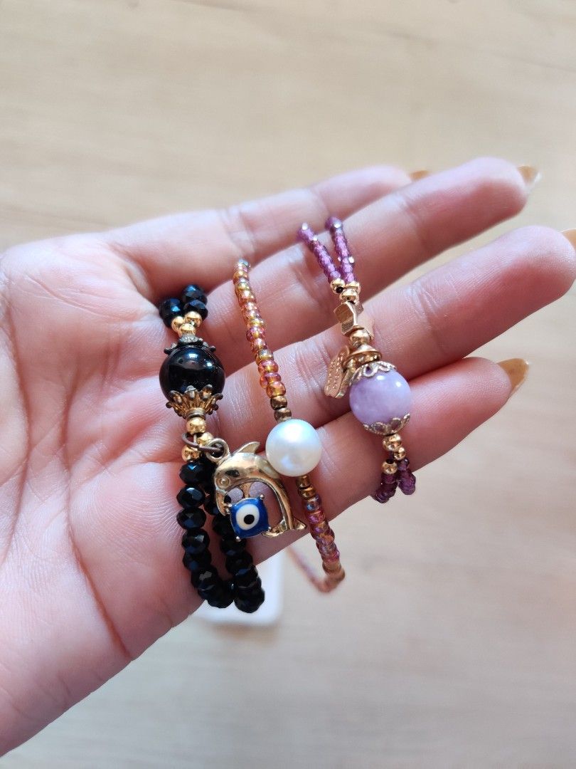 Hair pins and others (Category: Accessory Holder, Box & Organizers) located in Apalit. Submitted by daintynyla (Listing ID 1387600892, Image 3). Description: - The set of hairpins are never used. used carefully - Bracelets are adjustable - pear necklace chocker.