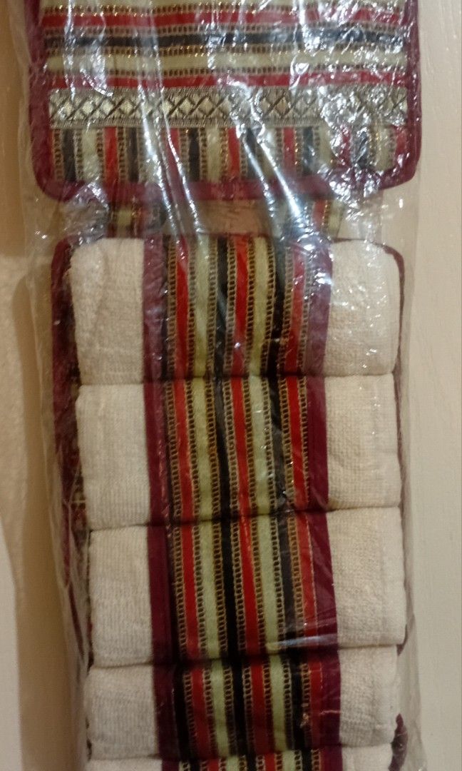 Hanging bathroom towel (Category: Bathtub & Bath Accessories) located in Santa Rosa. Submitted by mariekarol23638 (Listing ID 1387638151, Image 1). Description: Good for bathrooms I also have in Blue color (New).