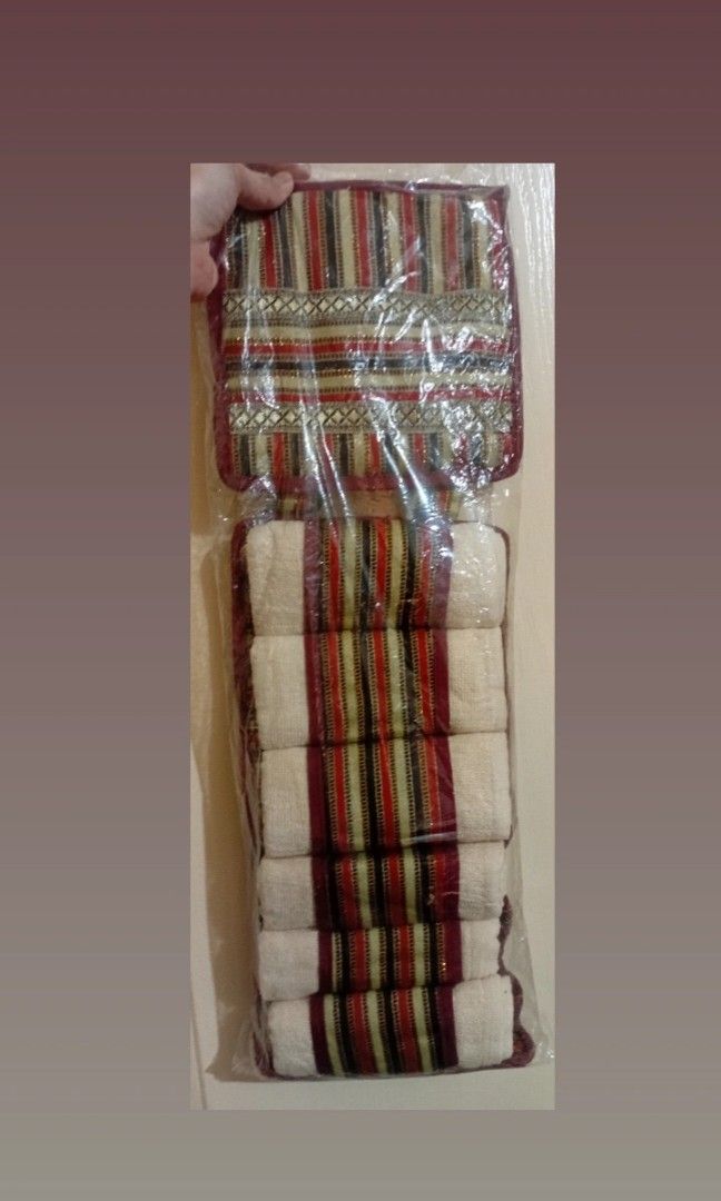 Hanging bathroom towel (Category: Bathtub & Bath Accessories) located in Santa Rosa. Submitted by mariekarol23638 (Listing ID 1387638151, Image 2). Description: Good for bathrooms I also have in Blue color (New).