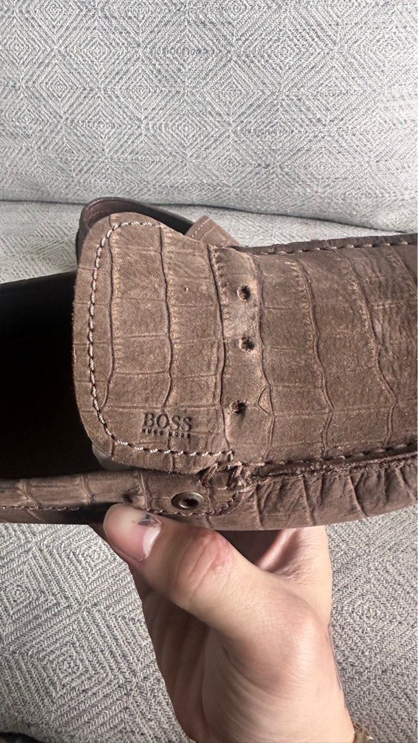 Hugo boss Crocodle soft shoes (Category: Casual Shoes) located in Makati City. Submitted by patrickkkk22 (Listing ID 1387620896, Image 3). Description: Bought it for 28,400 at greenbelt hugo boss Selling for 12,000 2x lang nagamit Size 7.5 Best Fit 9-9.5.