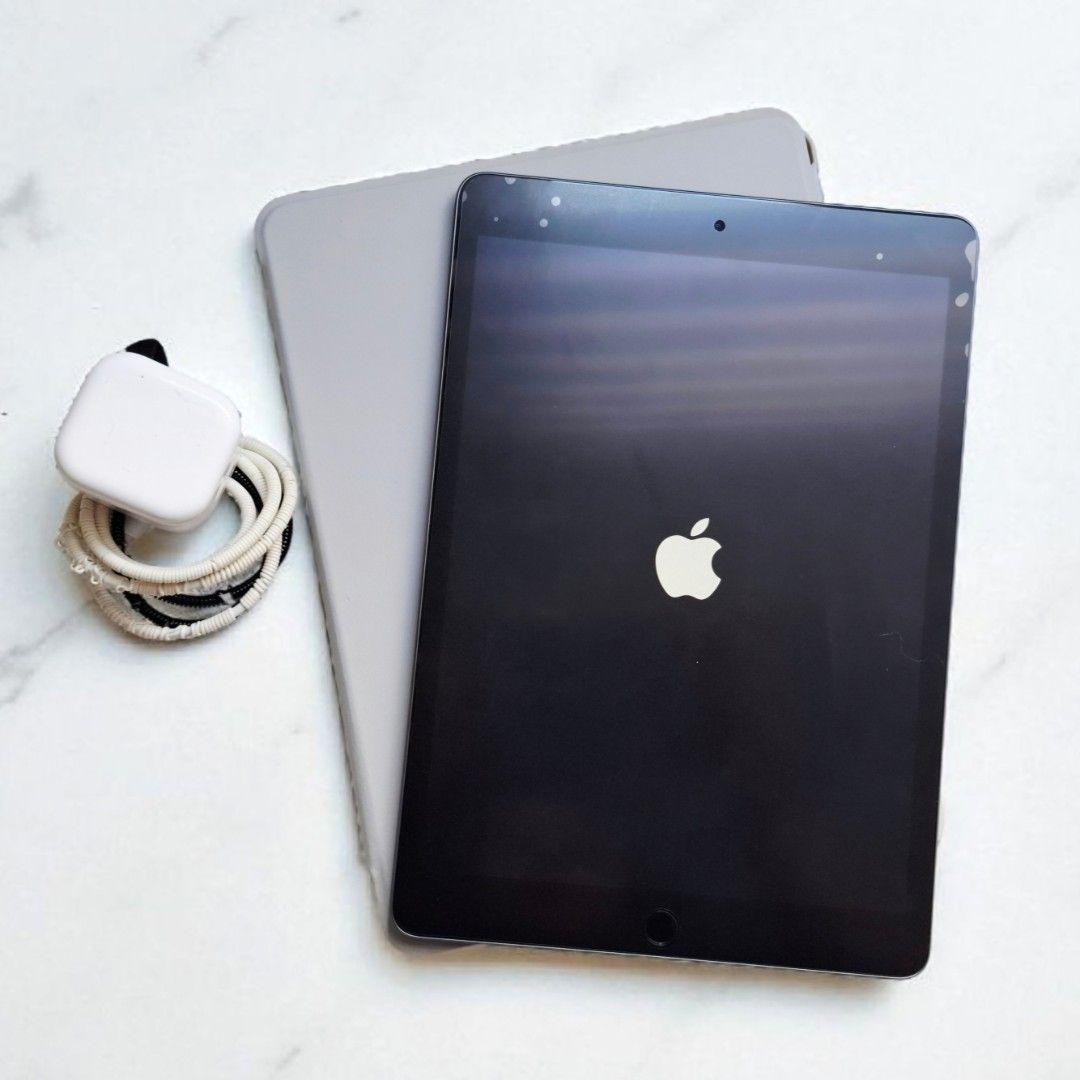 IPAD 9th GEN 64GB WIFI ONLY (Category: iPad) located in Quezon City. Submitted by apm_25 (Listing ID 1387667055, Image 3). Description: ‼️ PRIORITY for buyers near E. Rodriguez, Quezon City ‼️ 📦 What’s Included (Full Bundle): 1. iPad 9th Gen (64GB, WiFi only, Space Gray) 2. Original Apple Charger 3. Screen Protectors (extras included) 4. Grey Case 5. Goojodoq Stylus Pen iPad 9th Gen Details: ✔️ Bought from Apple Store SM North EDSA (October 2021