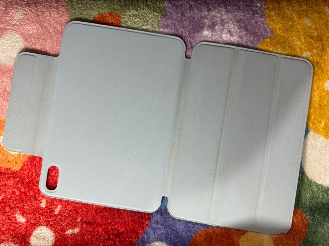 Ipad Mini 6/7 Magnetic Case (Category: Cases & Sleeves) located in Echague. Submitted by armielur (Listing ID 1387726880, Image 3). Description: Bought for 700 pesos Used few times lang ☺️ With magnetic clasp for apple pencil.