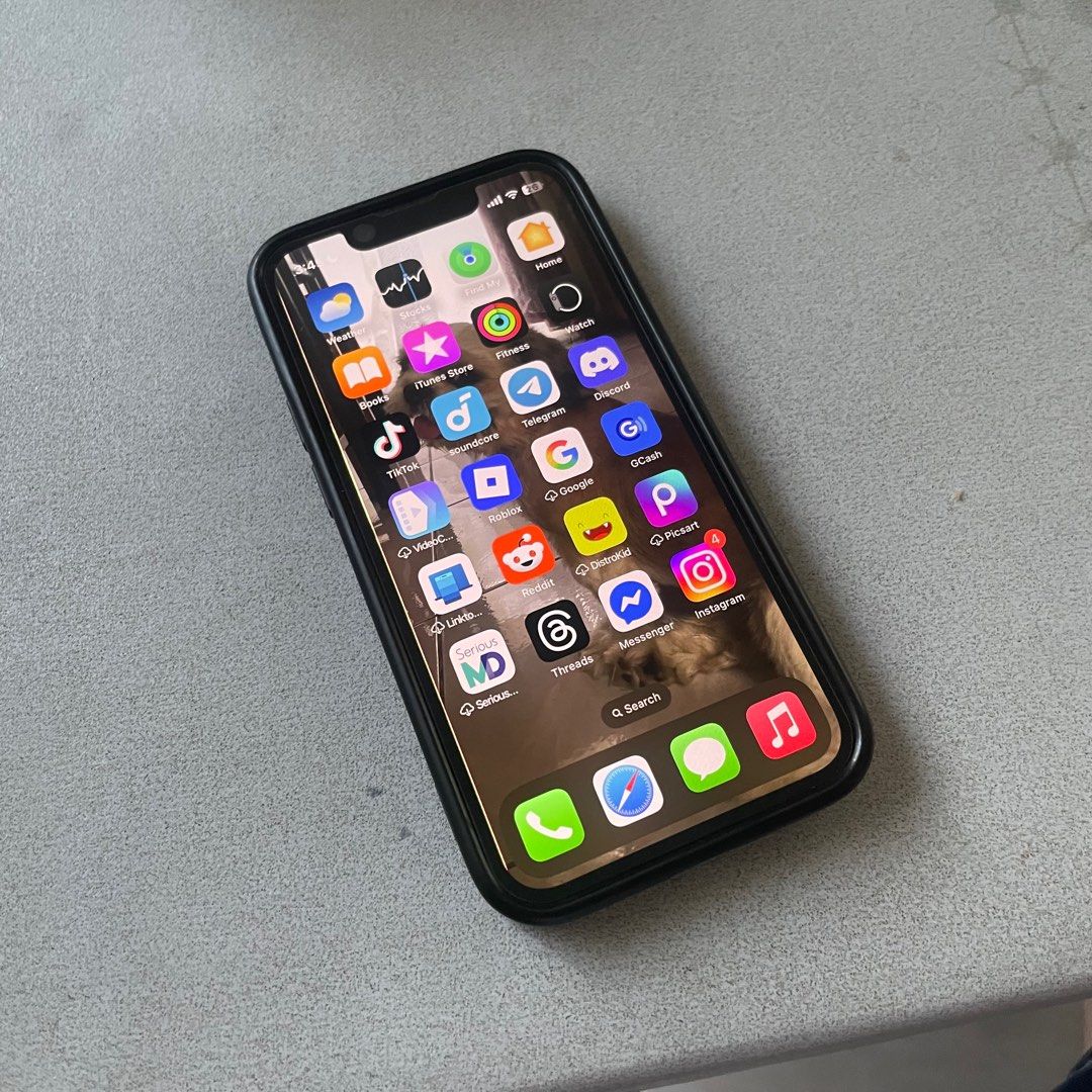 Iphone 13 Mini 512gb White (Category: iPhone 13 Series) located in Antipolo. Submitted by cloudtaumbahay (Listing ID 1387721807, Image 2). Description: All stock issue: lcd hairline but doesnt affect naman yung performance, Face id not working, sometimes struggles with bluetooth. batt health 77%.