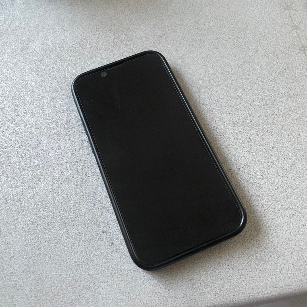 Iphone 13 Mini 512gb White (Category: iPhone 13 Series) located in Antipolo. Submitted by cloudtaumbahay (Listing ID 1387721807, Image 3). Description: All stock issue: lcd hairline but doesnt affect naman yung performance, Face id not working, sometimes struggles with bluetooth. batt health 77%.