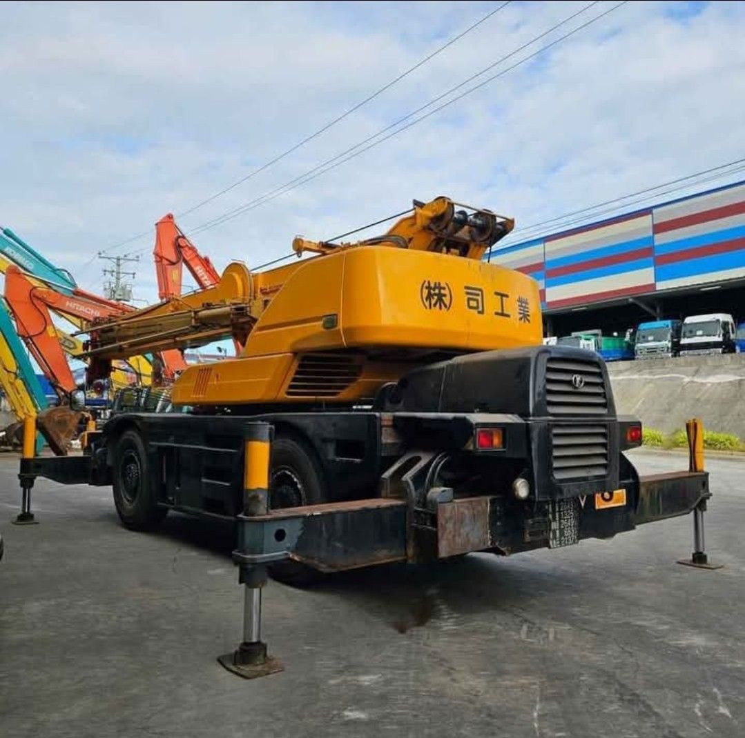 Kato 25tons rough terrain crane (Category: Construction Tools & Equipment) located in Makati City. Submitted by ztak13 (Listing ID 1387603165, Image 2). Description: kato 45tons rough terrain crane 2001 yr model Japan Surplus Contact no. 09175699818.