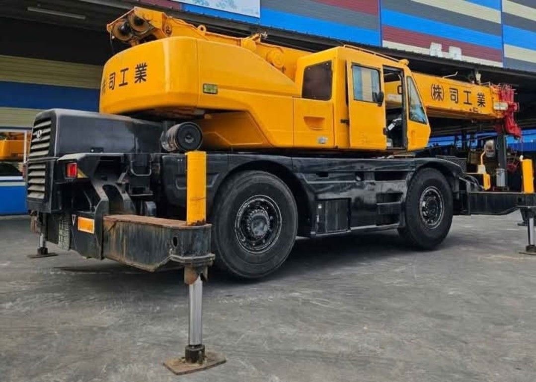 Kato 25tons rough terrain crane (Category: Construction Tools & Equipment) located in Makati City. Submitted by ztak13 (Listing ID 1387603165, Image 3). Description: kato 45tons rough terrain crane 2001 yr model Japan Surplus Contact no. 09175699818.