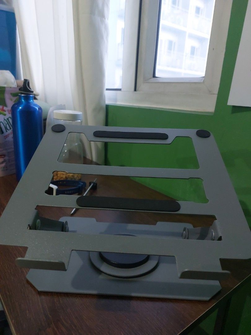 Laptop Stand (Category: Laptop Bags & Sleeves) located in Quezon City. Submitted by brightwhale_505c76 (Listing ID 1387647973, Image 1). Description: bought online last year for 650 metal alloy and can handle a 33cm wide laptop rfs: not used much since laging nasa labas ng bahay.