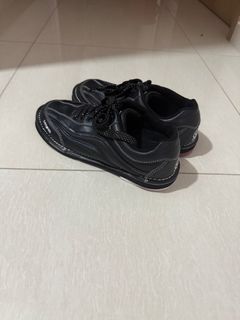 Bowling shoe leyon For Sale Sports Equipment Carousell Singapore