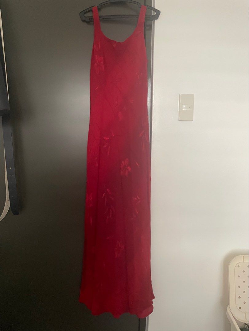Long Red Dress (Category: Dresses) located in Rizal. Submitted by ethriftstudios (Listing ID 1387617096, Image 1). Description: .