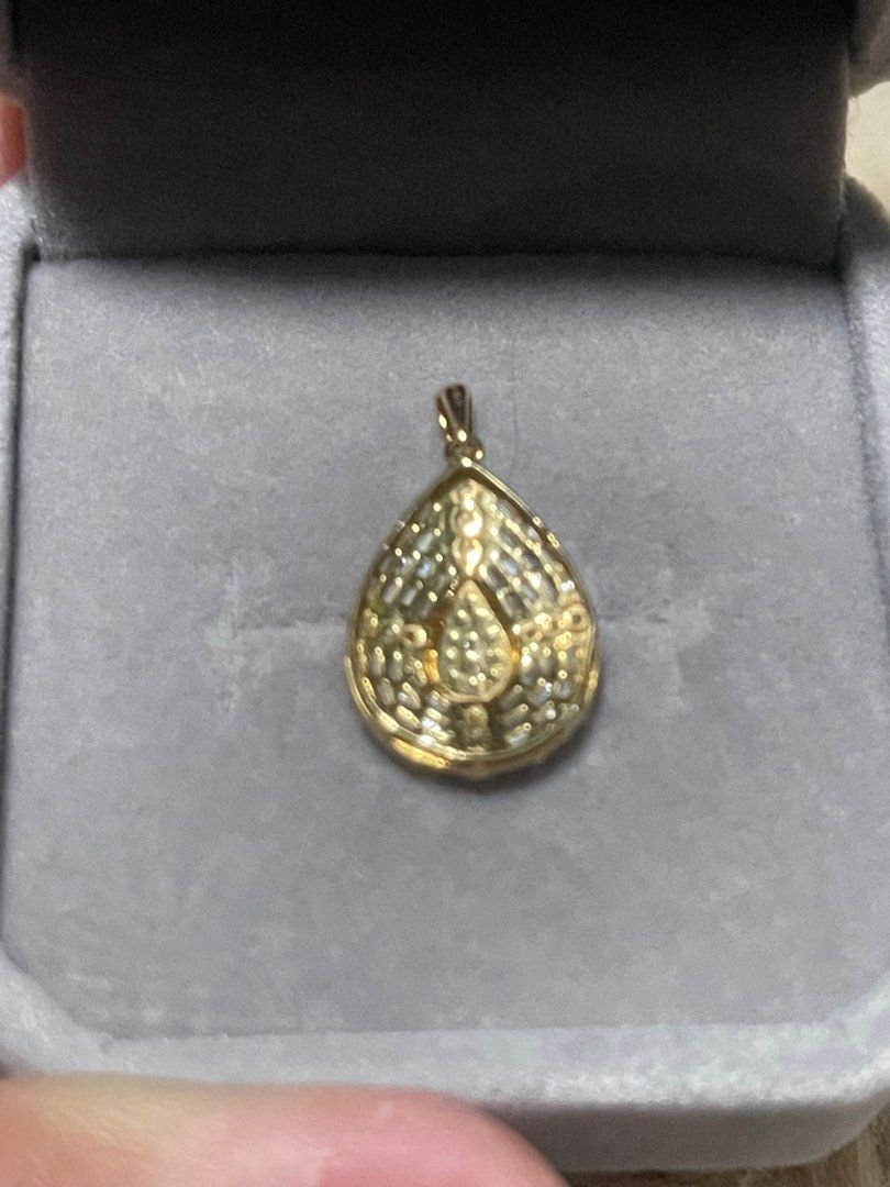 natural mined diamond pendants (Category: Necklaces) located in Cavite. Submitted by beamitch (Listing ID 1387598303, Image 3). Description: 100% natural mined diamonds comes with certificate free sf tru lbc only pendant only pear design 17499 baguettes pendant 13,399.