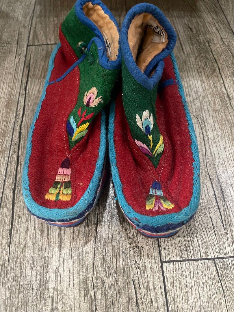 Nepali Moccasins (Category: Babies & Kids Fashion) located in Quezon City. Submitted by theygrowupsofast (Listing ID 1387564510, Image 1). Description: This was a souvenir from a trip. They’re handmade and well made. Can be a display item or maybe an accessory for your kid’s UN costume. Rfs: decluttering .
