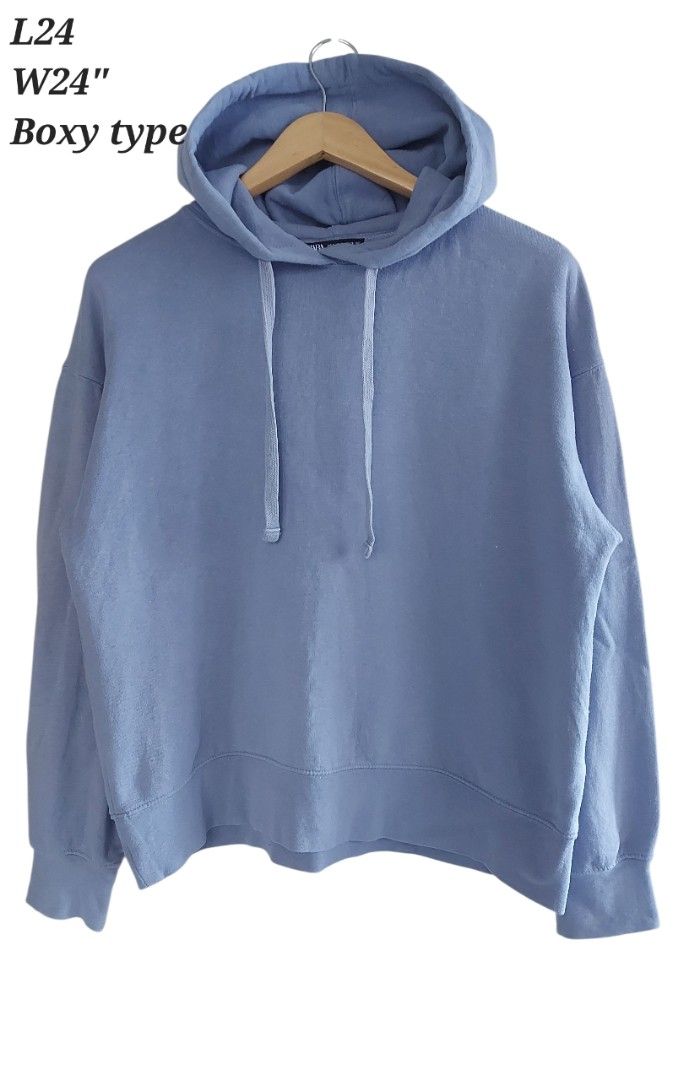 Preloved branded boxy type hoodie (Category: Activewear) located in Manila. Submitted by vestir.thrifts (Listing ID 1387692402, Image 1). Description: .