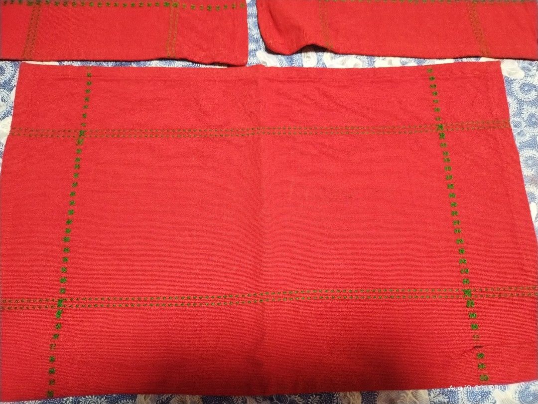 SET OF 4 CLOTH PLACEMATS (Category: Table Linen & Textiles) located in Paranaque City. Submitted by maapolonio (Listing ID 1387559758, Image 2). Description: bought in the USA made in India with green embroidery perfect for Christmas 🎁 table setting.