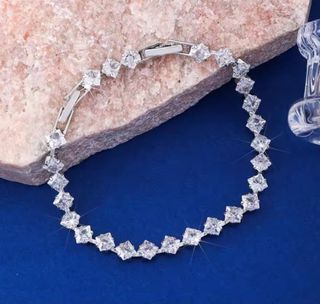 (Category: ) located in . Submitted by shopping_collection (Listing ID 1387580822, Image 1). Description: .