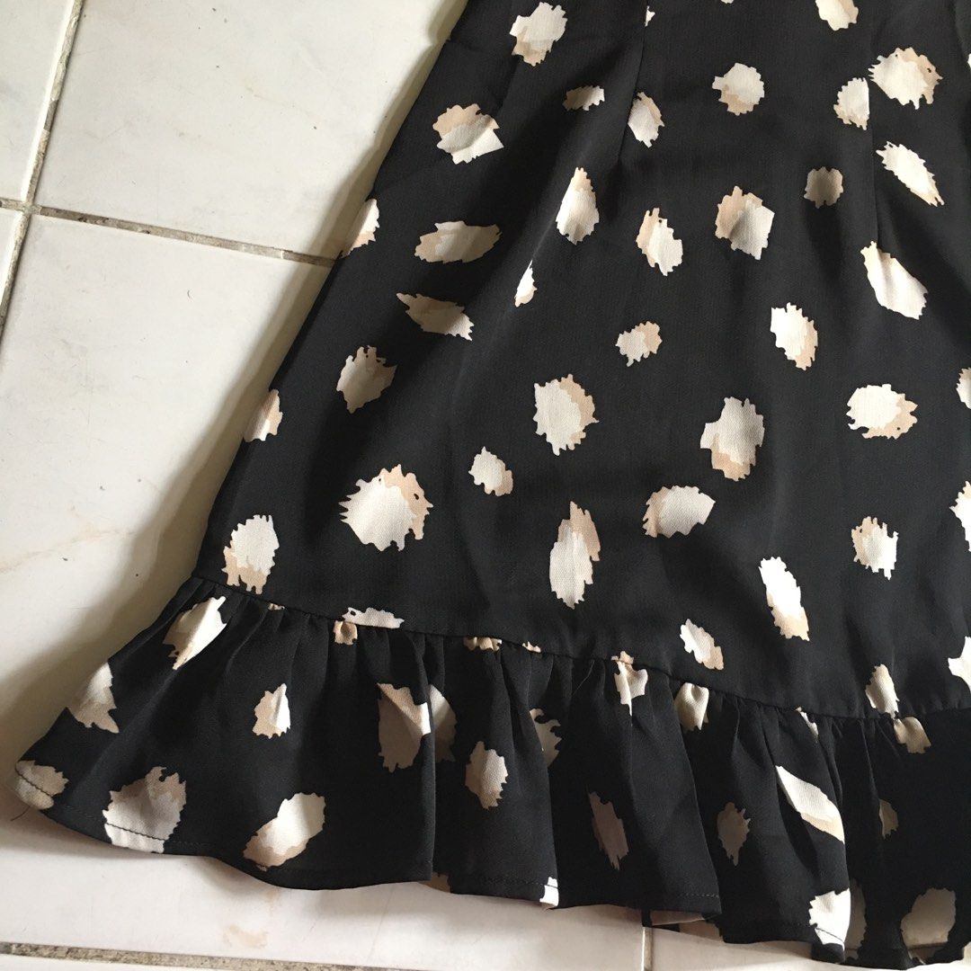 Something Borrowed Dress (Category: Dresses) located in Dagupan City. Submitted by einalem.declutters (Listing ID 1387611972, Image 3). Description: Brand: Something Borrowed Size: XS Dress Design: Black with geometric-ish floral design with ruffles on bottom, zipper on the back Condition: never been used, with tag on Mop: gcash/maya Mod: j&t/lbc Buyer will shoulder the shipping fee Send a message if interested .