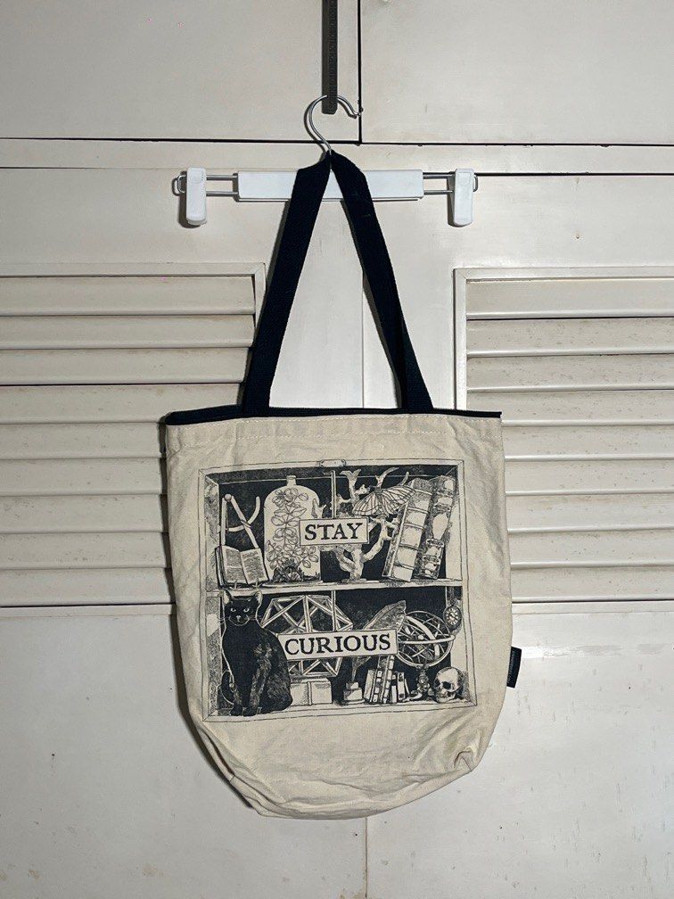 strand bookstore NY tote bag (Category: Tote Bags) located in Pasig City. Submitted by joey_b (Listing ID 1387670590, Image 2). Description: as is. some stains. can maybe we washed out 🤷🏽‍♀️ purchased from the Strand bookstore in New York pocket and zipper close.