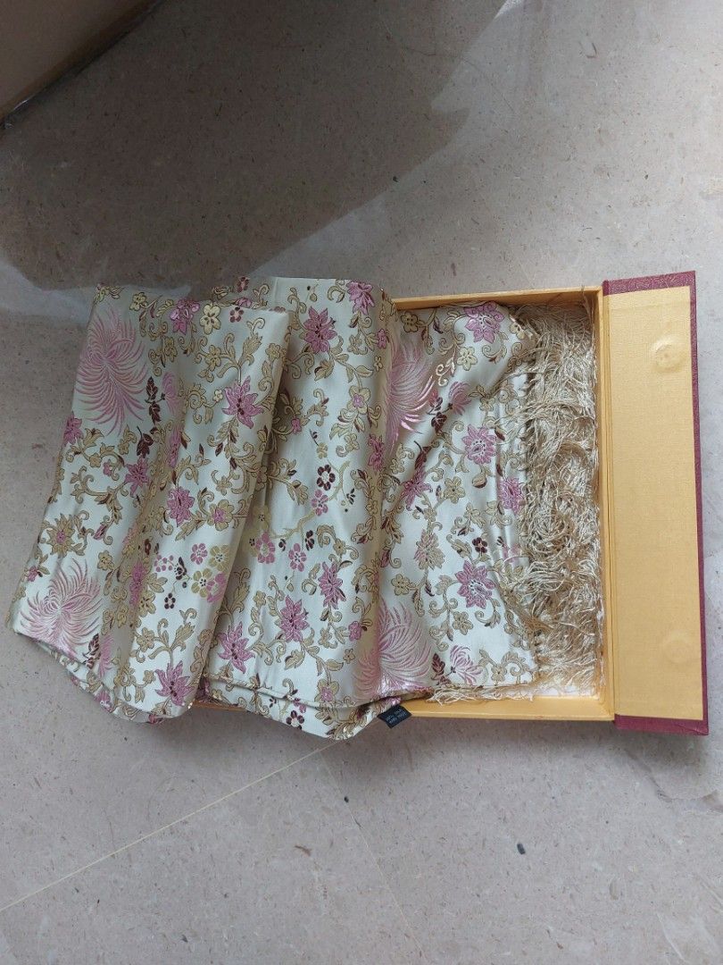 Table runner (Category: Other Home Decor) located in Singapore. Submitted by saveyrearth (Listing ID 1387572792, Image 3). Description: chinese silk.