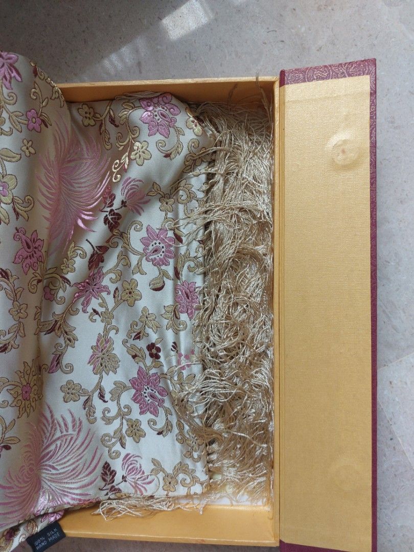 Table runner (Category: Other Home Decor) located in Singapore. Submitted by saveyrearth (Listing ID 1387572792, Image 2). Description: chinese silk.