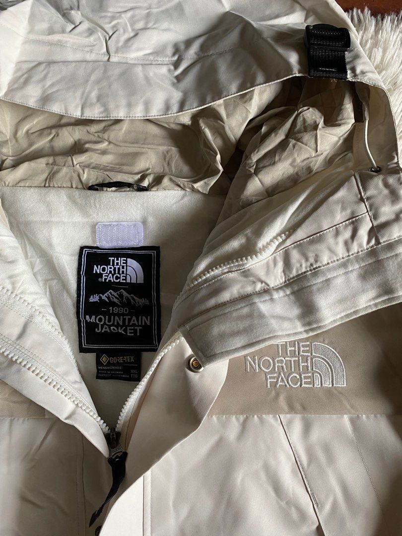 The North Face GTX Mountain Jacket (Category: Coats, Jackets and Outerwear) located in Taguig. Submitted by askgue (Listing ID 1387590699, Image 2). Description: Check pictures for details 25x28 dimes.