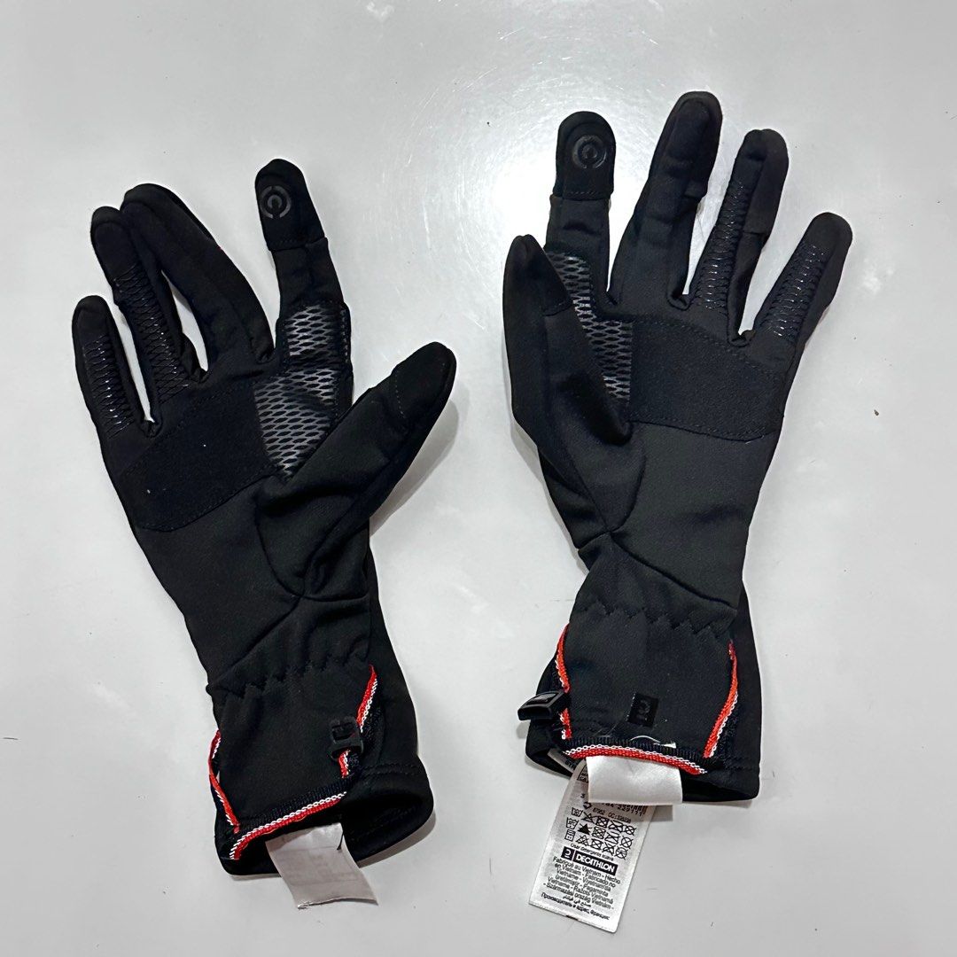Trekking/ Hiking Gloves (Category: Hiking & Camping) located in Caloocan City. Submitted by trixybabe (Listing ID 1387654221, Image 2). Description: Used once. With tag pa sa gloves..