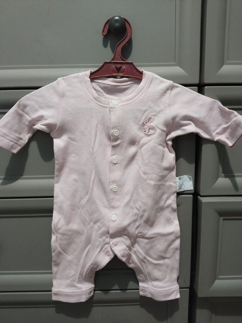 Uniqlo baby frogsuits (Category: Babies & Kids Fashion) located in Quezon City. Submitted by jholouise (Listing ID 1387640385, Image 2). Description: uniqlo baby frogsuits/overall personal preloved washed with baby laundry detergent lightly used for girls 0-6mos P100 each or P180 for both.