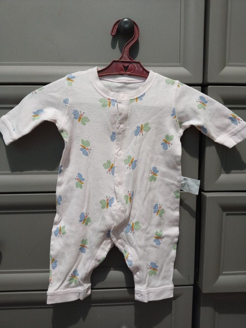 Uniqlo baby frogsuits (Category: Babies & Kids Fashion) located in Quezon City. Submitted by jholouise (Listing ID 1387640385, Image 1). Description: uniqlo baby frogsuits/overall personal preloved washed with baby laundry detergent lightly used for girls 0-6mos P100 each or P180 for both.