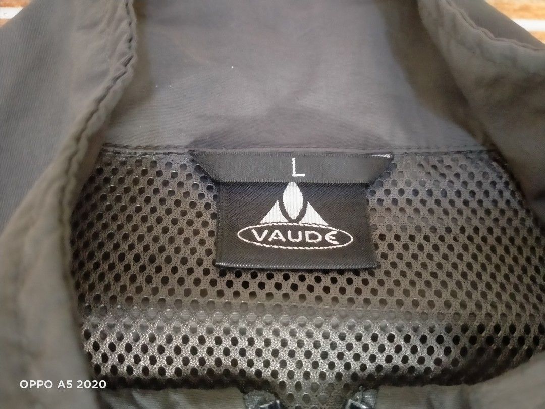 VAUDE UTILITY VEST (Category: Vests) located in Cabuyao City. Submitted by Bike_Clothing10 (Listing ID 1387738362, Image 3). Description: READ FIRST... FOR SALE: VAUDE OUTDOOR VEST Bnew Condition Multipockets Size L on Tag DIMES: 22X28 PRICE: 1300 + SF -NO COD/COP- PICK UP OR SHIPPING ONLY LOCATION: Cabuyao Laguna PM FOR INQUIRIES.. -Thanks-.