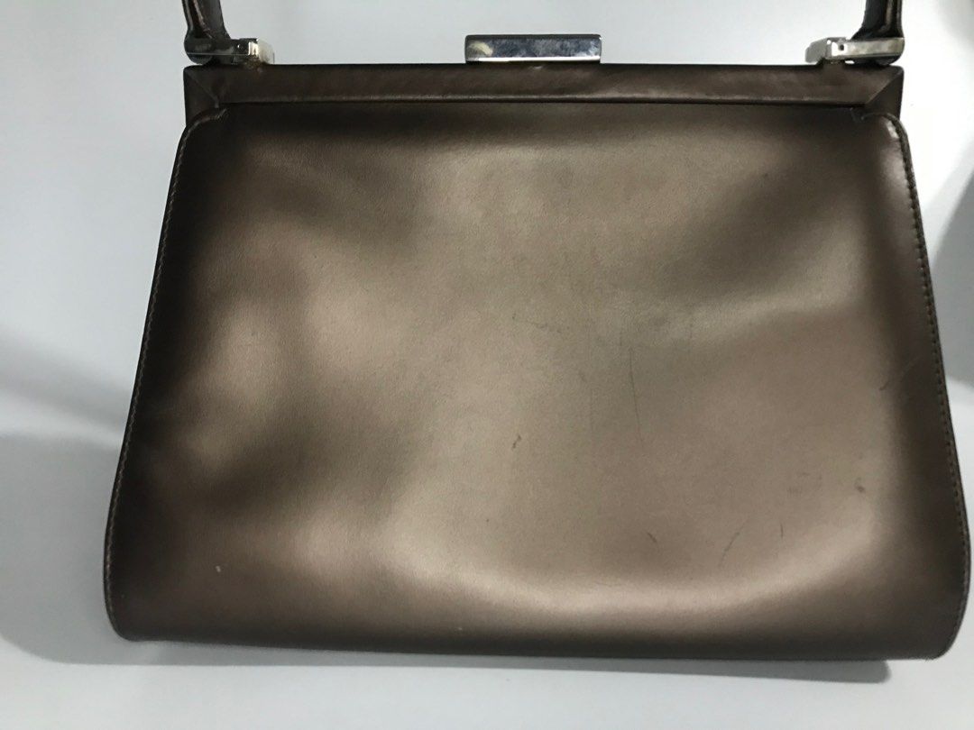 Vintage bags Gucci Bally (Category: Luxury Bags & Wallets) located in Caloocan City. Submitted by lynchua4 (Listing ID 1387645442, Image 2). Description: Gucci- ₱4500 ✨sold✨ Bally- ₱2600 Same-day delivery within Metro Manila Addtl tag Shoulder bag Vintage bag Kisslock handbag Structured hand bag .