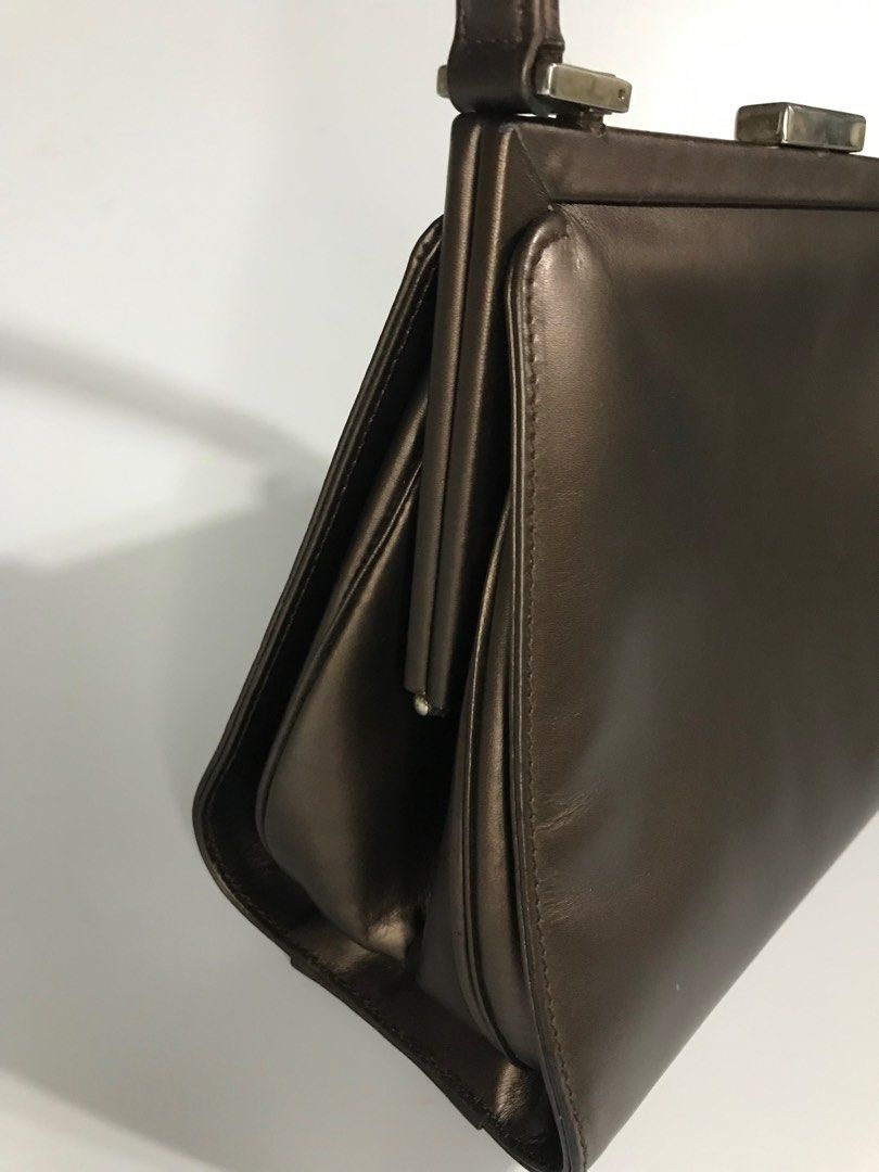 Vintage bags Gucci Bally (Category: Luxury Bags & Wallets) located in Caloocan City. Submitted by lynchua4 (Listing ID 1387645442, Image 3). Description: Gucci- ₱4500 ✨sold✨ Bally- ₱2600 Same-day delivery within Metro Manila Addtl tag Shoulder bag Vintage bag Kisslock handbag Structured hand bag .