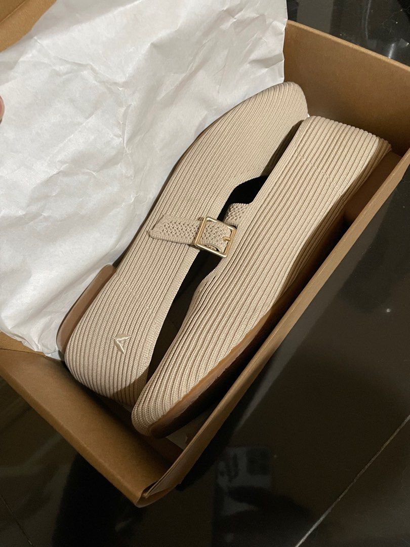 Vivaia almond toe mary jane (Category: Flats & Sandals) located in Quezon City. Submitted by miku_i (Listing ID 1386517800, Image 3). Description: Used once only.