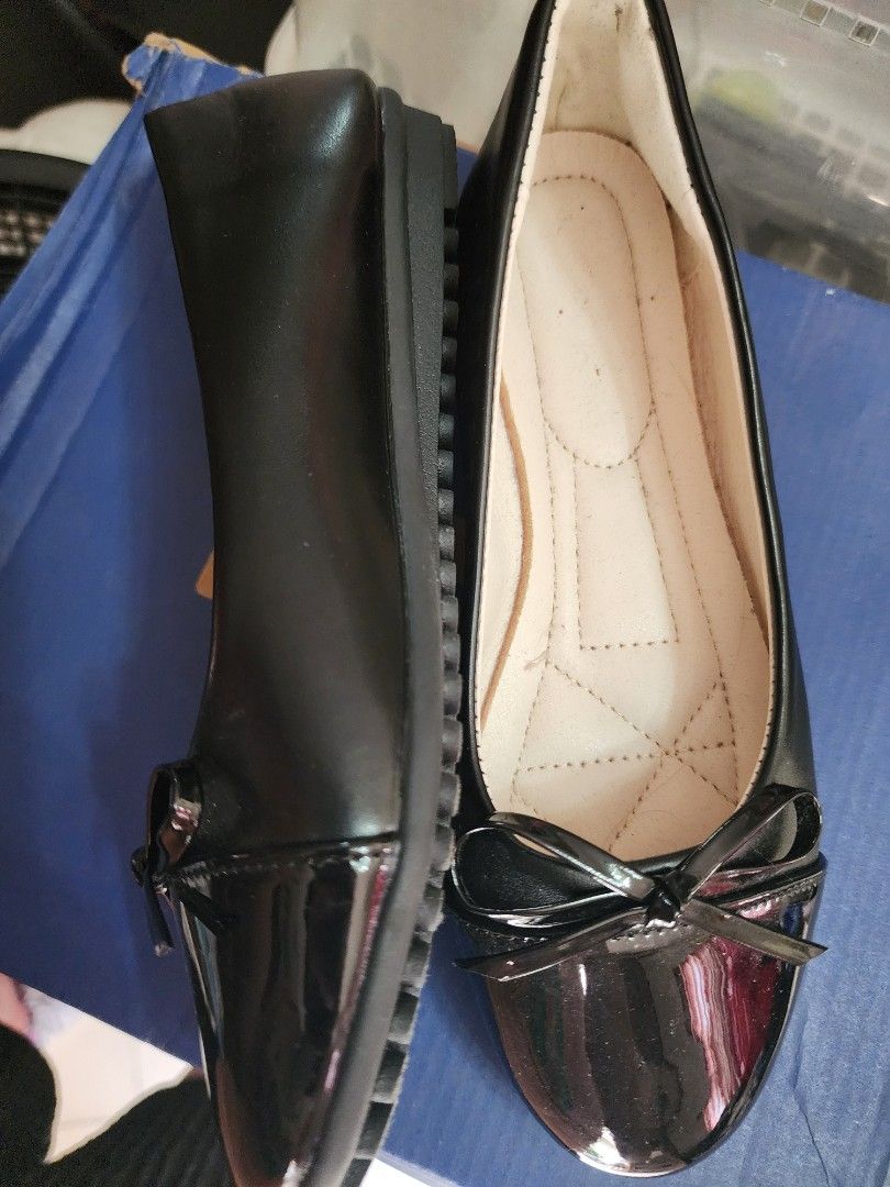 Women Flat Shoes (Category: Flats & Sandals) located in Caloocan City. Submitted by manuzca (Listing ID 1387730173, Image 2). Description: Used once during prenup Size: 36 (I'm usually size US 6, pero sobrang sakto. I think this fits better Women's US 5 or 5.5) Location: South Caloocan.