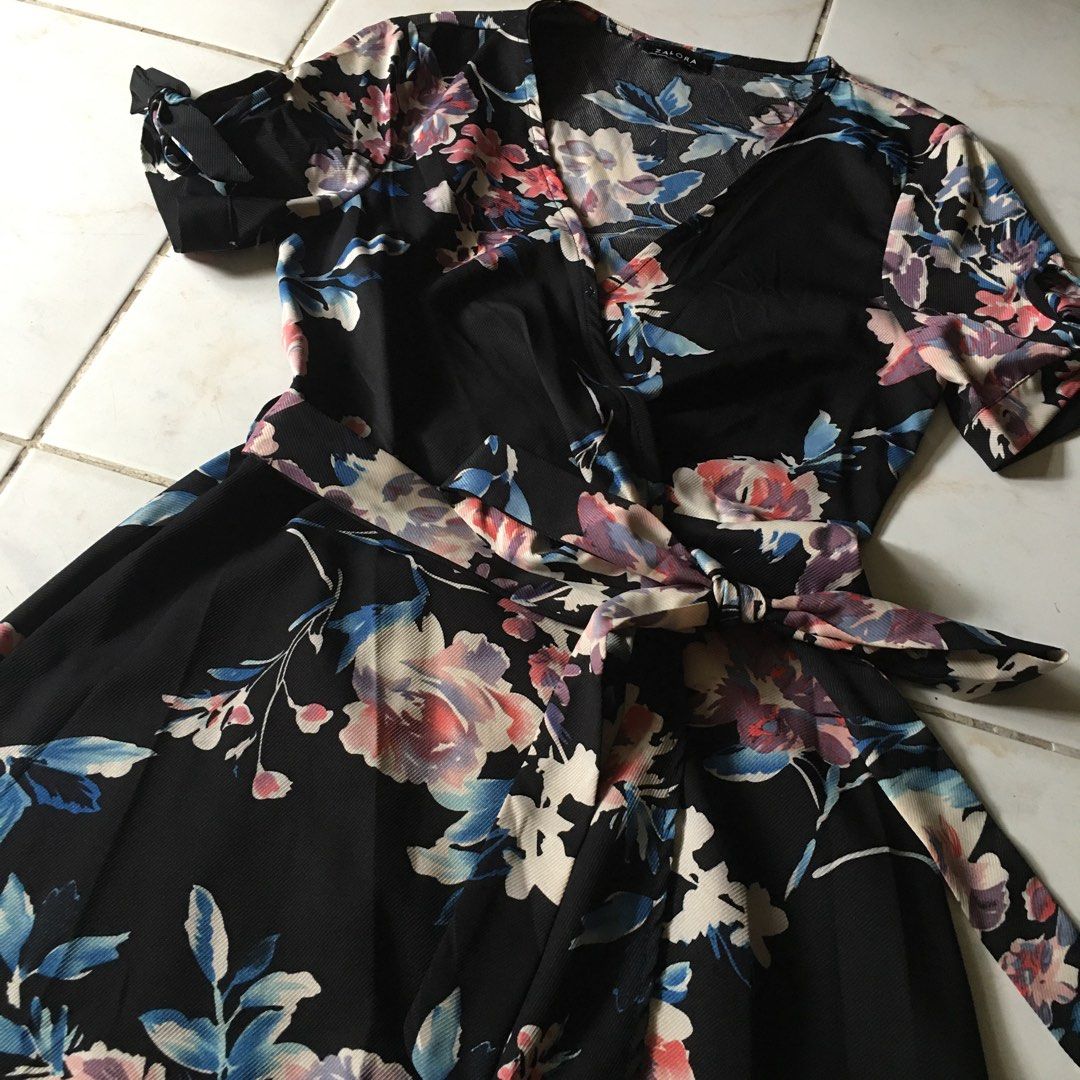 Zalora floral wrap dress (Category: Dresses) located in Dagupan City. Submitted by einalem.declutters (Listing ID 1387616263, Image 3). Description: Brand: Zalora Size: XS Dress Design: black, floral pattern, ribbon on sleeves and waist, wrap dress Condition: dresses are used once or never been used, personally sewn clip button on neckline (see picture) Mop: gcash/maya Mod: j&t/lbc Buyer will shoulder the shipping fee Send a message if interested
