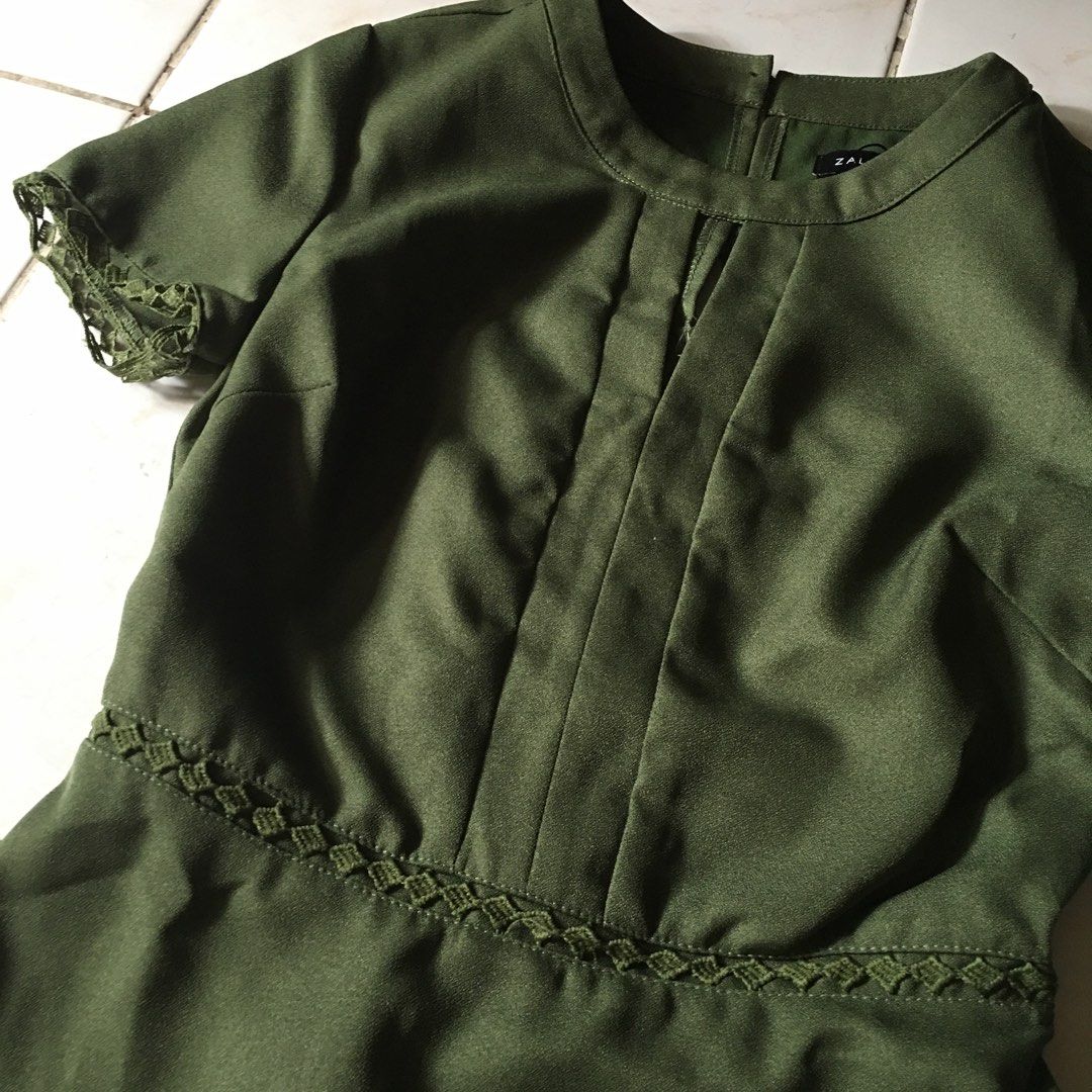 Zalora green dress (Category: Dresses) located in Dagupan City. Submitted by einalem.declutters (Listing ID 1387615542, Image 2). Description: Brand: Regatta Size: XS Dress Design: green, laced design on hem of sleeve and waist part (see pictures), zipper on the back Condition: dresses are used once or never been used Mop: gcash/maya Mod: j&t/lbc Buyer will shoulder the shipping fee Send a message if interested .
