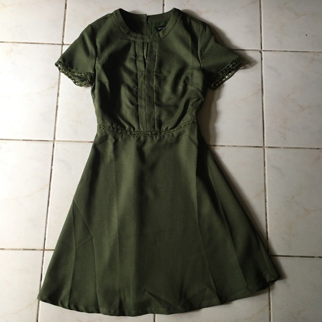 Zalora green dress (Category: Dresses) located in Dagupan City. Submitted by einalem.declutters (Listing ID 1387615542, Image 1). Description: Brand: Regatta Size: XS Dress Design: green, laced design on hem of sleeve and waist part (see pictures), zipper on the back Condition: dresses are used once or never been used Mop: gcash/maya Mod: j&t/lbc Buyer will shoulder the shipping fee Send a message if interested .