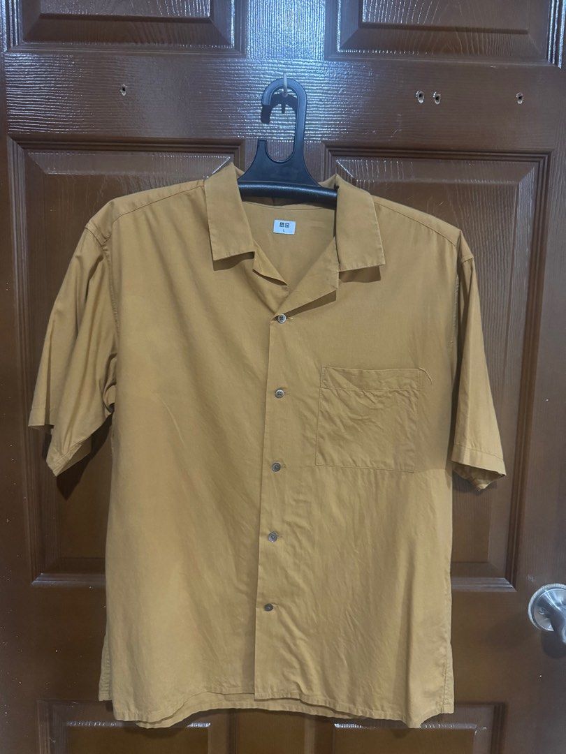 6 Uniqlo Polo Shirts Set (Category: Tshirts & Polo Shirts ) located in Cainta. Submitted by pettykidinside (Listing ID 1384307924, Image 1). Description: 6 pcs for 500. Comes as a set. All are Large except for the M white camisa style shirt.