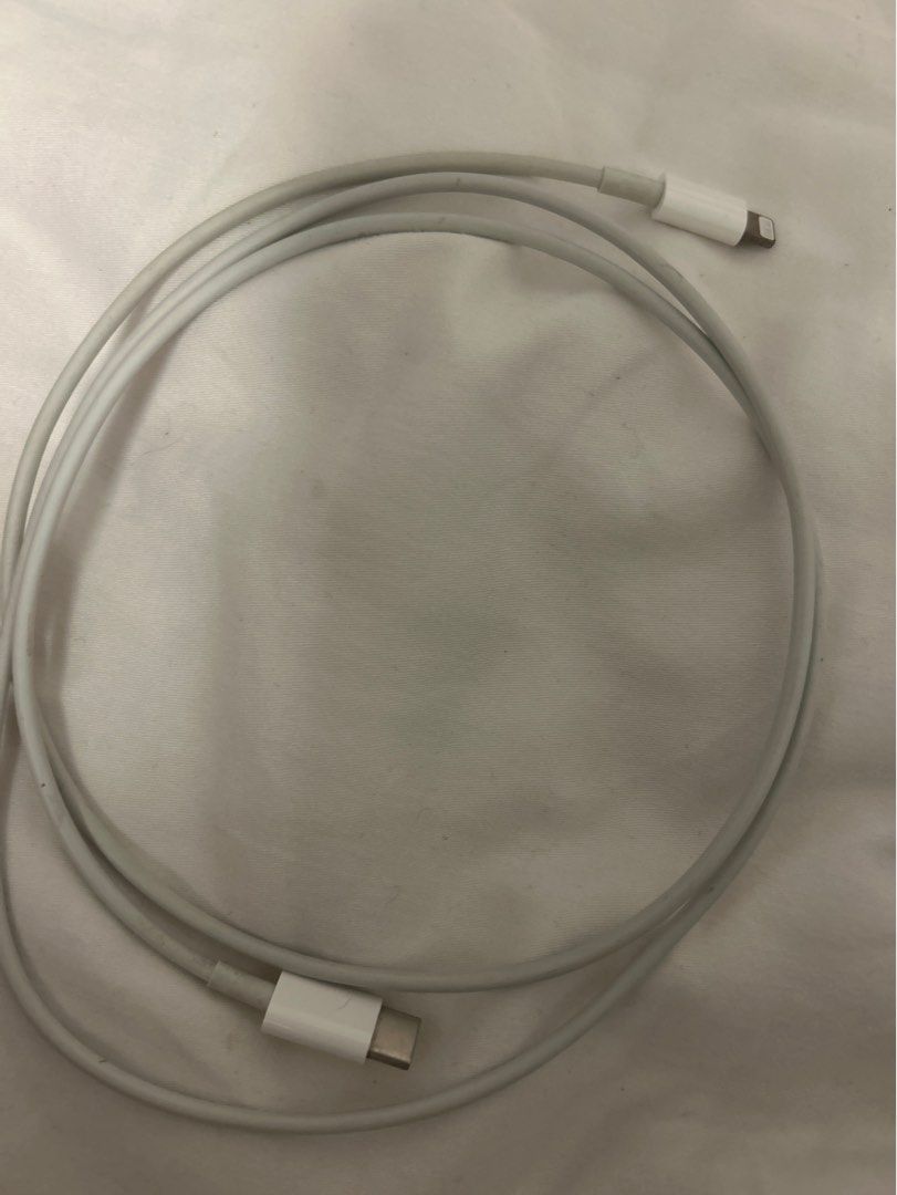 Apple type c cable (Category: Chargers & Cables) located in Kuala Lumpur. Submitted by gettingridofthingsidontuse95 (Listing ID 1384257568, Image 1). Description: .