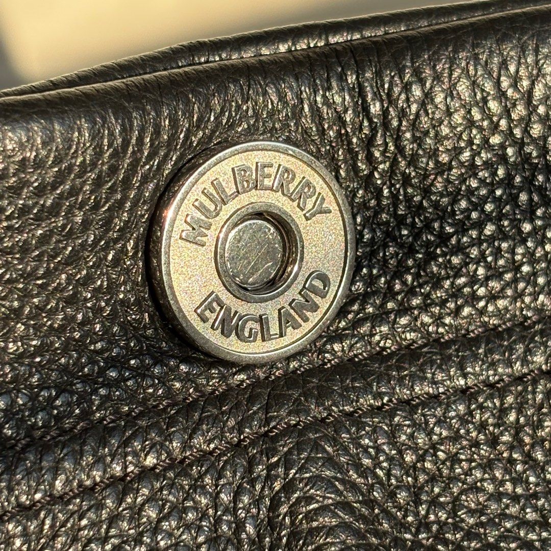Authentic Mulberry City Tote Bag (Category: Luxury Bags & Wallets) located in Manila. Submitted by snatchmybag (Listing ID 1384376892, Image 3). Description: .