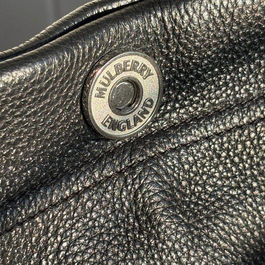Authentic Mulberry City Tote Bag (Category: Luxury Bags & Wallets) located in Manila. Submitted by snatchmybag (Listing ID 1384376892, Image 2). Description: .