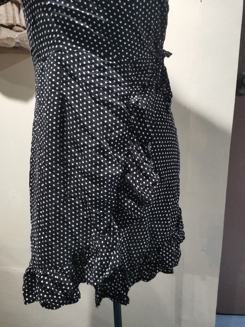 Black Polkadot Wrap Dress (Category: Dresses) located in Makati City. Submitted by styledsecond_ (Listing ID 1384349693, Image 2). Description: 📝NOTES: • For sure buyers only, please. • No cancellation of orders upon confirmation. • No return, no exchange. • No Reservation • Kindly manage your expectations, as the items are pre-loved clothing. • Color may vary due to lighting 💵MODE OF PAYMENT: UB, Psbank, GCash, Paymaya 📚 MODE OF DELIVERY • J&