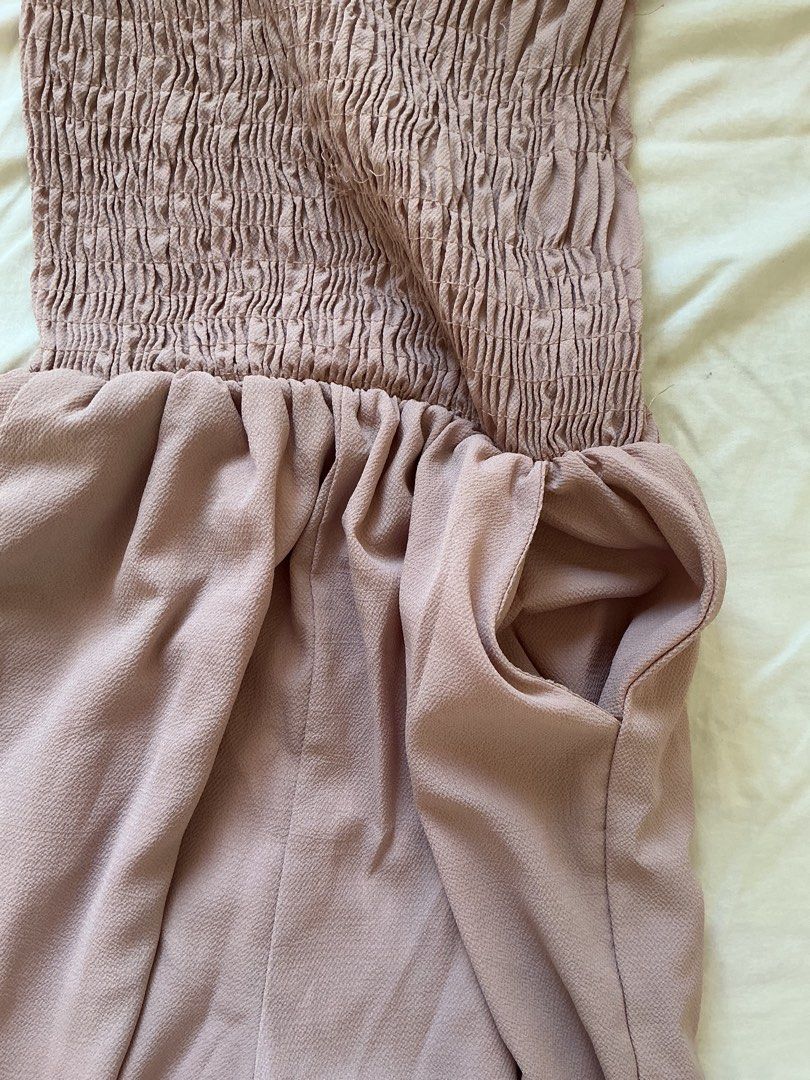 Brown Ruched Off Shoulder w/ Pockets Jumpsuit (Category: Jumpsuits) located in Batangas. Submitted by dear.cb (Listing ID 1384382043, Image 3). Description: ✨ please see photos for item deets, chat me for offers :) - perf for casual wear! - used once. best fits xs to small petite frames (stretchable) - stored in good condition • available unless marked sold, you can check my other listings too!• MOP: Gcash MOD: J&T.