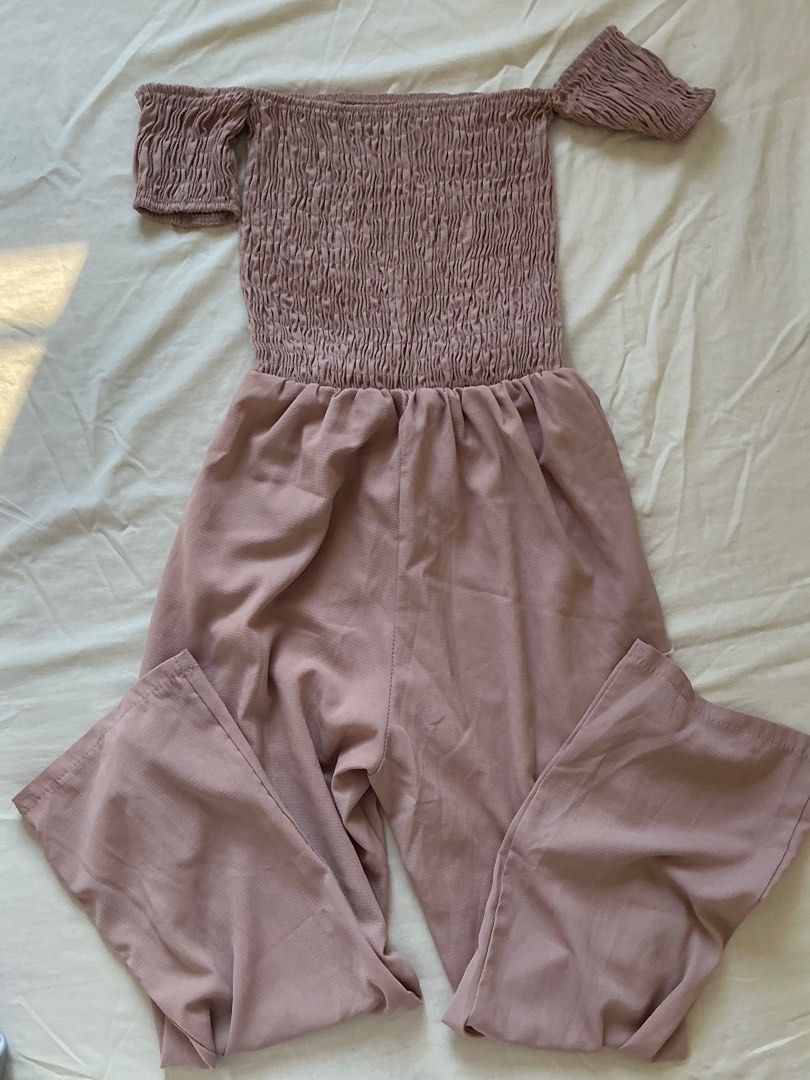 Brown Ruched Off Shoulder w/ Pockets Jumpsuit (Category: Jumpsuits) located in Batangas. Submitted by dear.cb (Listing ID 1384382043, Image 2). Description: ✨ please see photos for item deets, chat me for offers :) - perf for casual wear! - used once. best fits xs to small petite frames (stretchable) - stored in good condition • available unless marked sold, you can check my other listings too!• MOP: Gcash MOD: J&T.