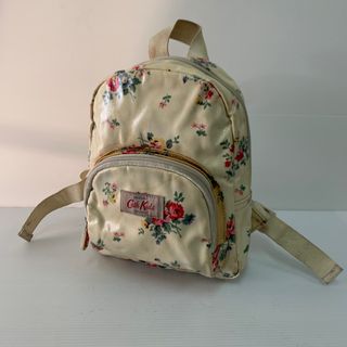 (Category: ) located in . Submitted by vintagebrandedstore (Listing ID 1384426284, Image 1). Description: .