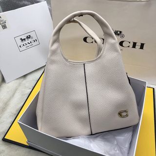 (Category: ) located in . Submitted by styleandcarry (Listing ID 1384358207, Image 1). Description: .